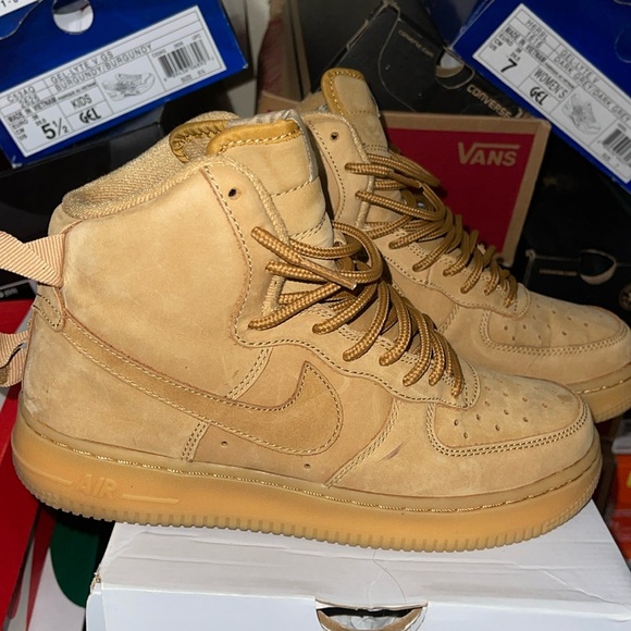 Gradeschool Nike Air Force High LV8 Size 5y - Picture 5 of 5